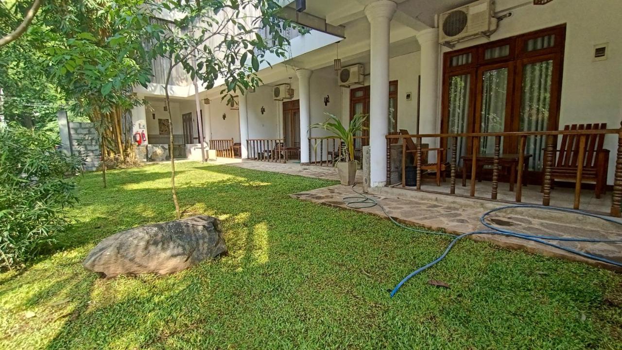 French Garden Kandy Luaran gambar