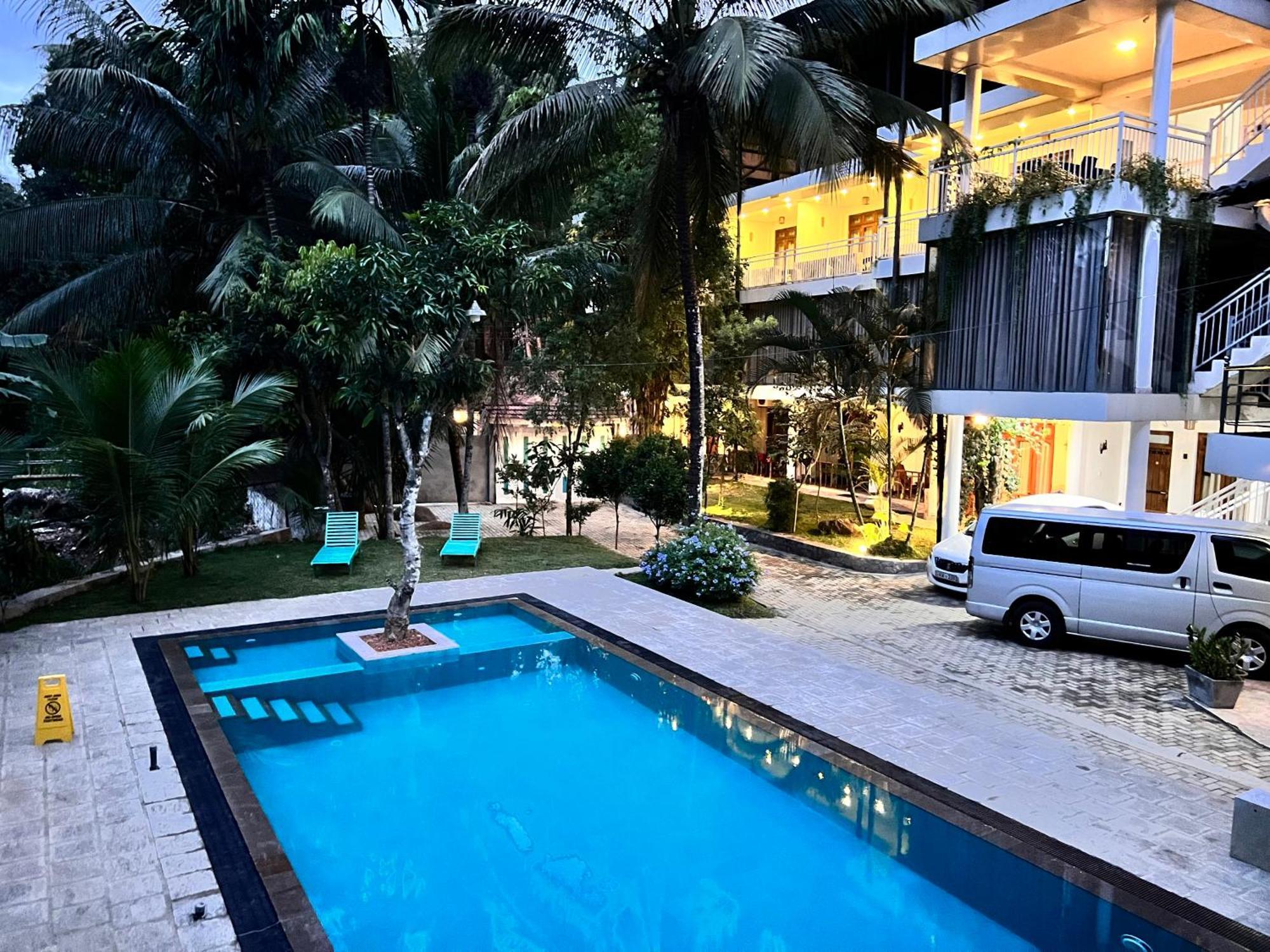 French Garden Kandy Luaran gambar